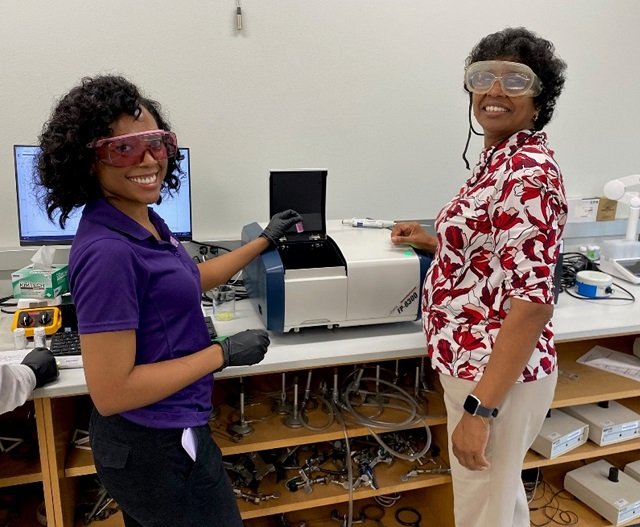 Harshica Fernando, Ph.D., (right) works in a laboratory with Naiyah McDaniel, a master’s student in chemistry at Prairie View A&M University. (Courtesy photo)