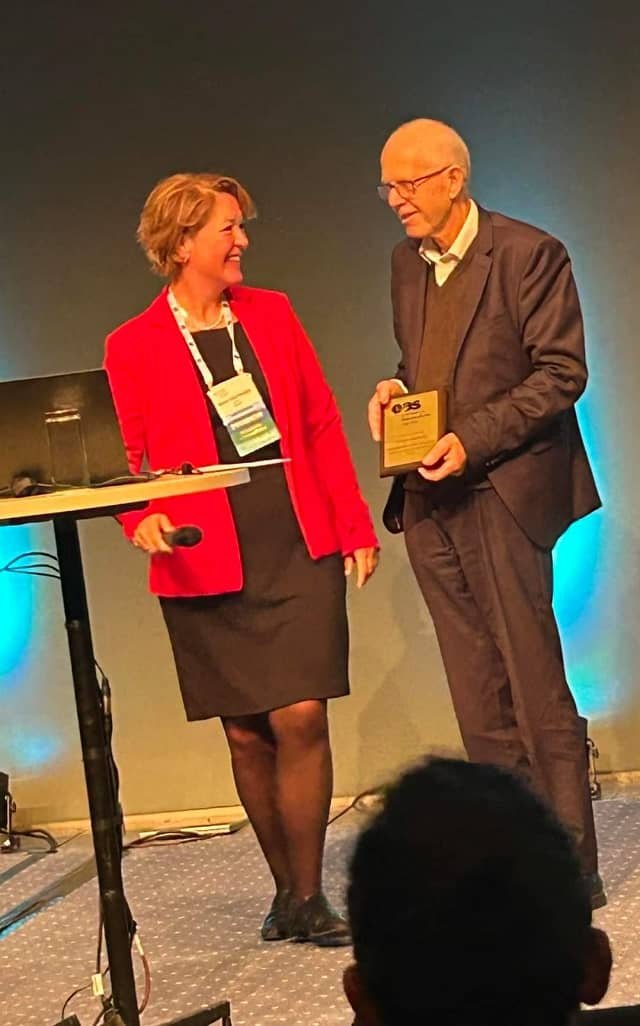 EAS Honours Bjørn Myrseth for his exceptional contributions to European and global aquaculture Bente Torstensen, EAS President 2022-2024 presents the EAS Honorary Life Membership Award to Bjørn Myrseth at the AQUA 2024 Opening Plenary session.