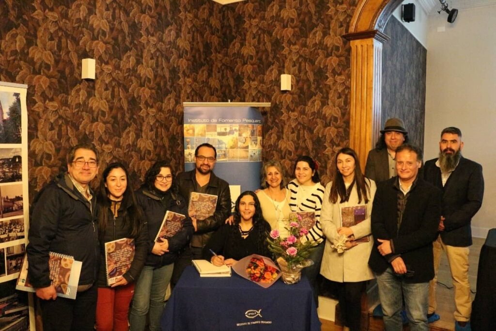 Participantes del lanzamiento de plataforma para prevenir y mitigar las mareas rojas.
