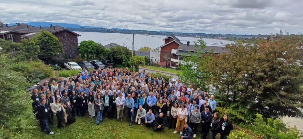 Asistentes al Sea Lice 2025 realizado en Puerto Varas.