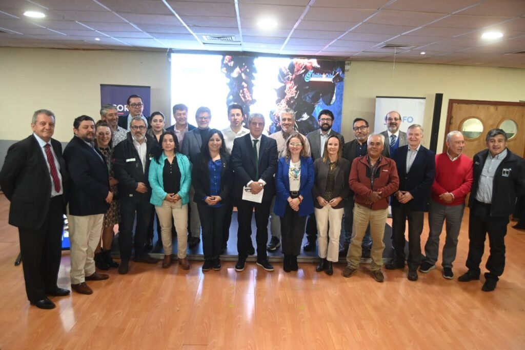 Participantes del evento "Hito 10 Años" del Programa Estratégico Regional (PER) Mejillón de Chile.