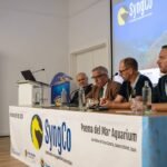 Científicos buscan definir acciones urgentes que protejan a los caballitos de mar Instante de la inauguración de SyngCo. De izquierda a derecha, José Juan Castro, investigador del grupo Biodiversidad y Conservación (BIOCON) del Instituto Universitario ECOAQUA y profesor de Zoología y director del departamento de Biología de la Universidad de Las Palmas de Gran Canaria (ULPGC), Lluís Serra, Rector de la Universidad de Las Palmas de Gran Canaria (ULPGC), Martin Böye, director Científico Marino de la Fundación Loro Parque, y Ángel Curros, director de Biología en Poema del Mar Aquarium.